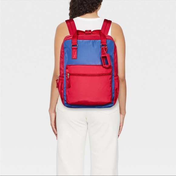 Backpack - Picture 2 of 7